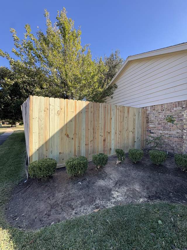 New wood fence