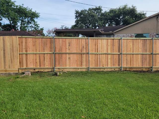 New cedar fence on metal posts